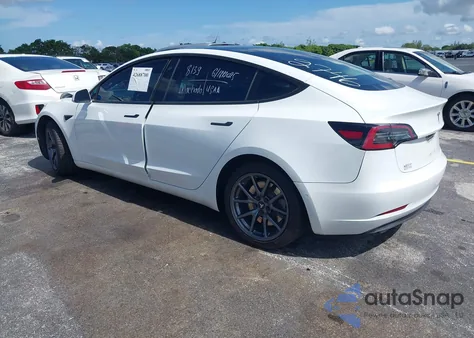 2020 Tesla Model 3 Standard Range Plus Rear-Wheel Drive/Standard Range Rear-Wheel Drive z USA, uszkodzony, nr VIN 5YJ3E1EA4LF792746